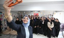 Çiğdem Erdoğan Öğrencilerin Davetini Geri Çevirmedi: “Ablalar Sözünü Tutar”