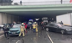 Beylikdüzü'nde 4 aracın karıştığı trafik kazasında 4 kişi yaralandı