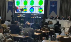 Bursa'da 50 profesörden canlı göz ameliyatı şovu