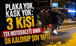 Plaka yok, kask yok: 3 kişi tek motosiklete bindi ön kaldırıp şov yaptı