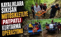 Kayalıklara Sıkışan Motosikletliye Patpatlı Kurtarma Operasyonu