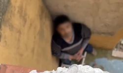 Polislerden Kaçmak İçin Çatıya Çıktı, Saklambaç Gibi Operasyon Kamerada