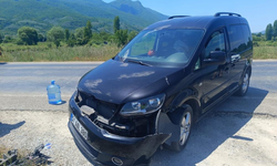 Motosiklet ile Hafif Ticari Araç Kafa Kafaya Çarpıştı
