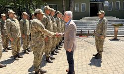 Kırklareli Valisi Turan, Bulgaristan sınırında nöbet tutan Mehmetçikle bayramlaştı