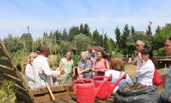 Organik atıklar komposta dönüşüyor