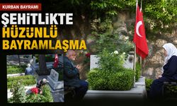 Şehitlikte hüzünlü bayramlaşma
