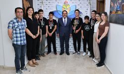 Türkiye İkincisi Satranç Takımından İl Millî Eğitim Müdürüne Ziyaret