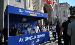 AK Parti İstanbul İl Gençlik Kollarından 'Sınav Giriş Belgesi Çıktı Noktası' hizmeti
