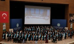 Balıkesir Üniversitesi Tıp Fakültesinde mezuniyet heyecanı