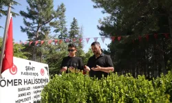 15 Temmuz kahramanı şehit Ömer Halisdemir'in kabrinde yoğunluk yaşanıyor