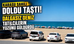 Karasu Sahili doldu taştı! Dalgasız deniz tatilcilerin yüzünü güldürdü