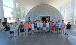 Serdivan Planetaryumu Yaz Okulu Öğrencilerini Bilimle Buluşturuyor