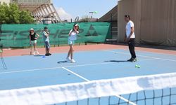 Yaz Tenis Kurslarına Yoğun İlgi: Çocuklar Tatili Kortlarda Geçiriyor