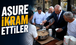 Aşure ikram ettiler