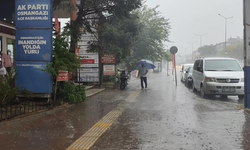 Sağanak Yağış Hayatı Olumsuz Etkiledi: Yollar Göle Döndü