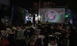Büyükşehir’in Yaz Sineması Ferizli ve Karasu’da çocuklarla buluştu