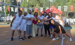 İzmit’te mahalle sakinlerini buluşturan voleybol turnuvası