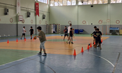 Karasu’da gençler spor dolu günler geçiriyor