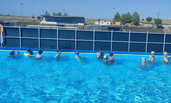 Kaynarca’da Genç Yüzücüler Geleceğe Kulaç Atıyor