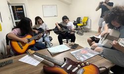 Gitar eğitmeninden gençlere çağrı