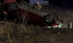İnegöl'de şarampole devrilen otomobildeki 3 kişi yaralandı