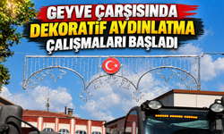 Geyve Çarşısı yeni görünümüne kavuşuyor: Dekoratif aydınlatma çalışmaları başladı