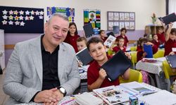 Başkan Osman Çelik’ten minik öğrencilere sürpriz ziyaret: Hayallerini dinledi, hediyeler dağıttı