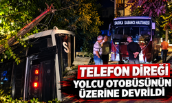 Arifiye’de telefon direği halk otobüsünün üzerine devrildi