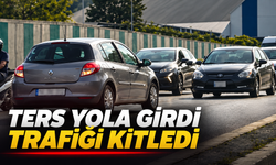 Ters yola girdi, trafiği kilitledi