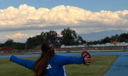 Atletizm pistinde hedefe koşuyorlar