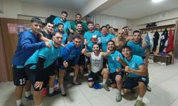 Kocaalispor’da antrenman sonrası sürpriz kutlama! Yalçın Yalazı’ya doğum günü jesti