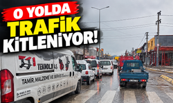 Modern-Artvin Sanayi hattında trafik çilesi!