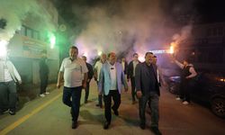 Ferizli’de Başkan Ata’ya meşaleli sürpriz! Mahalleli teşekkür için sokağa döküldü