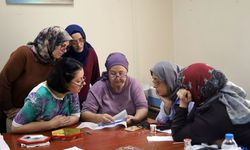 SAMEK’te hem öğreniyor hem üretiyorlar! El emeği ürünlere dönüşüyor