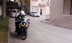 Sınava geç kalan adayların yardımına polis yetişti