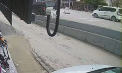 Motosiklet yayaya çarptı, ikisi de metrelerce sürüklendi