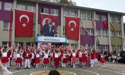 Fatih İlkokulu’nda Cumhuriyet coşkusu! Minik yüreklerden büyük sevgi