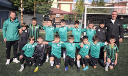 Arifiye Doğanspor’un minikleri şampiyonluk kupasını kaldırdı