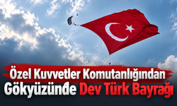 Özel Kuvvetler Komutanlığından Gökyüzünde Dev Türk Bayrağı