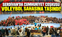 Serdivan'da Cumhuriyet coşkusu voleybol sahasına taşındı!