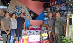 Sakarya'da tiyatro iyiliğe dönüştü! Sokak hayvanları için 350 kilo mama bağışlandı
