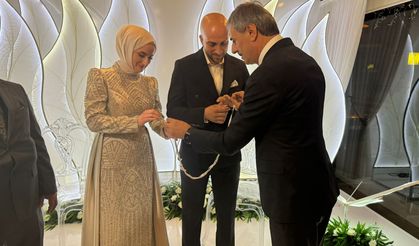 Altun ve Yiğiter ailelerinin mutlu günü! Biricik evlatları nişanlandı