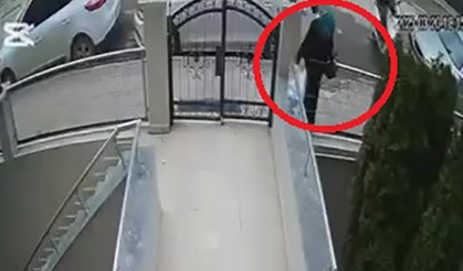 Apartmanın önüne bırakılan ampulleri önce inceledi sonra çaldı