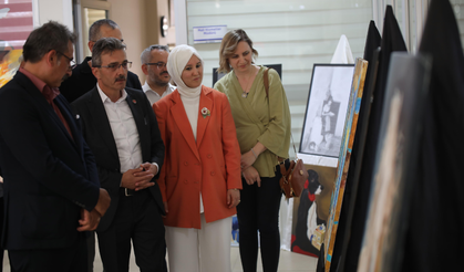 Erenler’de Görsel Şölen: “Kalemin Dokunuşu Fırçanın Dansı” Sergisi Açıldı