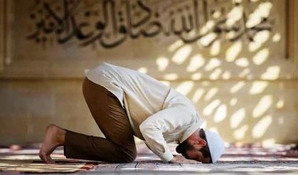 Namaz Ertelenmez: Karataş’tan Topluma Seferberlik Çağrısı
