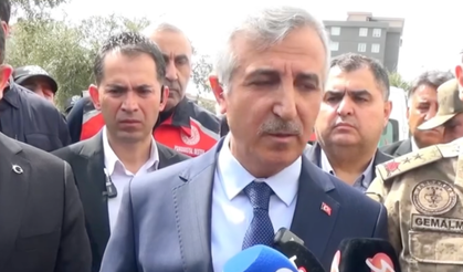 Vali Mükerrem Ünlüer: 5 silah ve 7 şarjörle gelmiş, 2 sınıfa girmiş