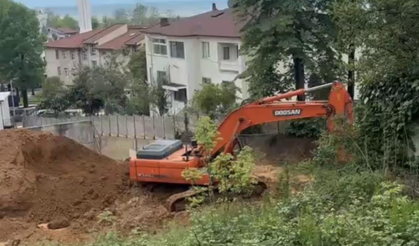 Akçakoca’da Heyelan Paniği: 6 Katlı Binanın Bahçesi Çöktü
