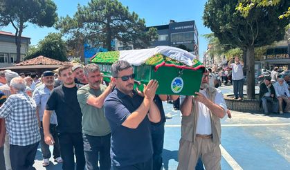 Akyazı'da Fatma Yıldırım'a Son Veda: Sevenlerinin Dualarıyla Toprağa Verildi