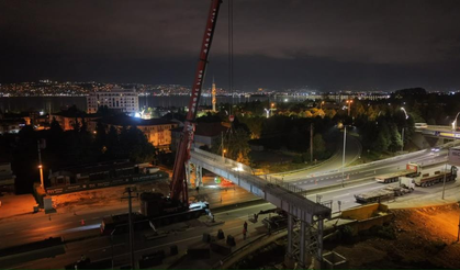 Komşuda dev operasyon: 80 tonluk tabliye tek seferde kaldırıldı