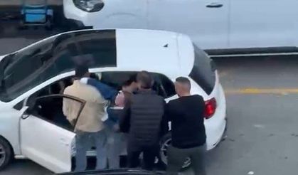 Adapazarı’nda Trafik Tartışması Yumruklu Kavgaya Dönüştü